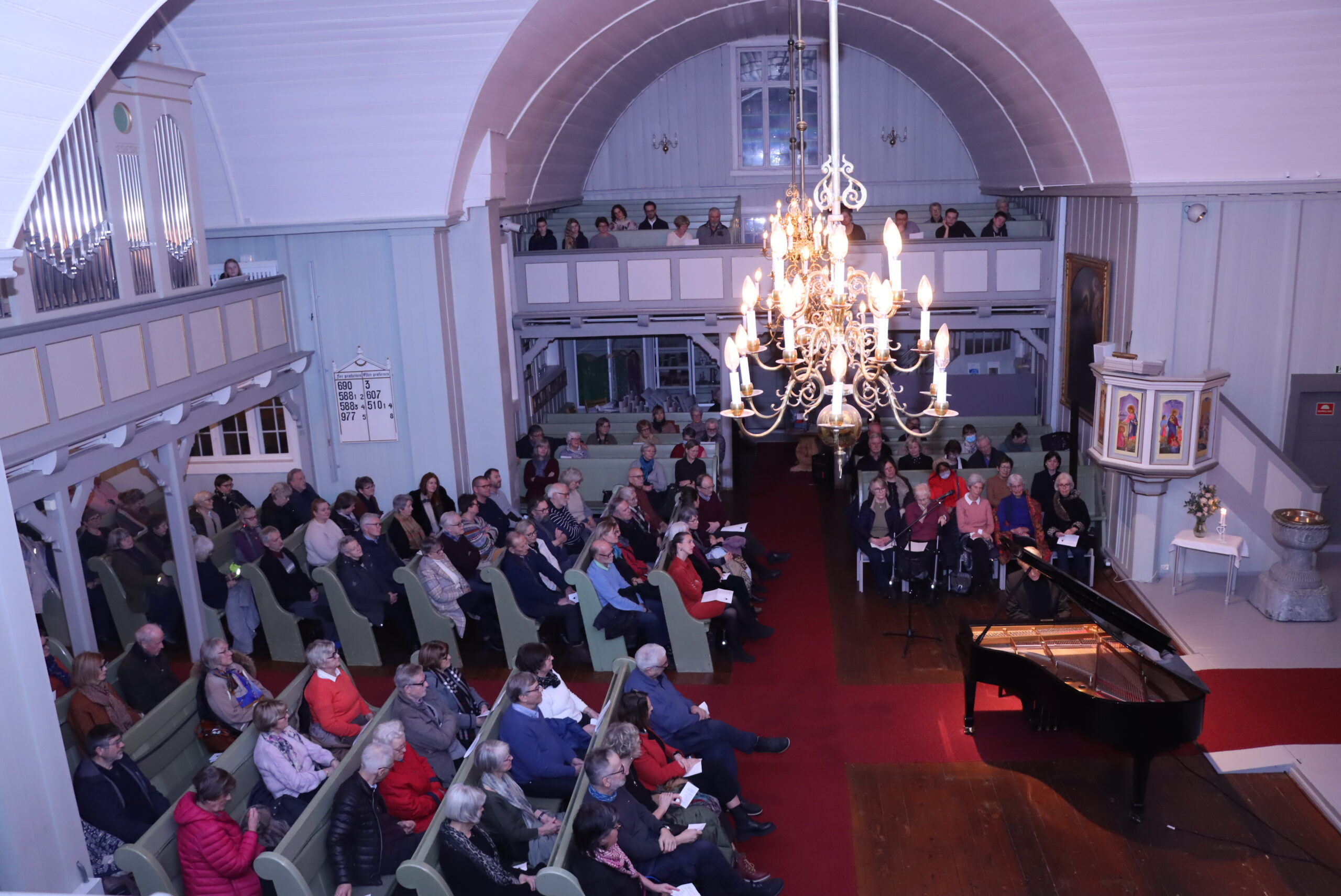 Godt med besøk i Vinger kirke for å se Håvard Gimse.