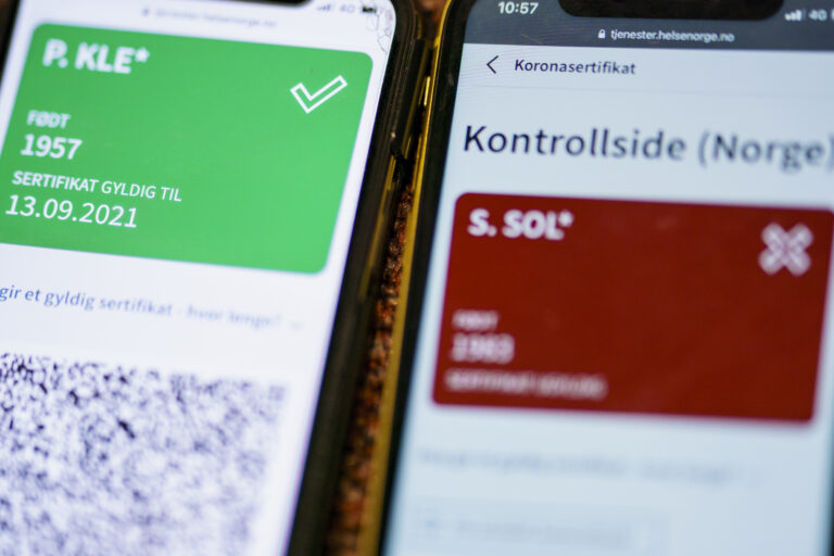 Koronasertifikat på mobilen viser om du er vaksinert med «rødt eller grønt lys». Det viser vaksineringsstatus, om du er frisk fra smitte og testresultater.