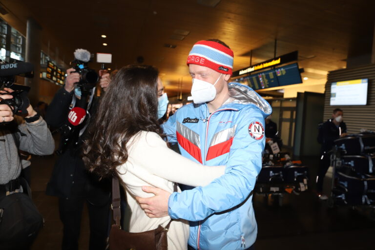 Å treffe kona Hedda på Gardermoen smakte nok like godt som et OL-gull for Johannes da han mandag kom hjem fra Beijing-OL.