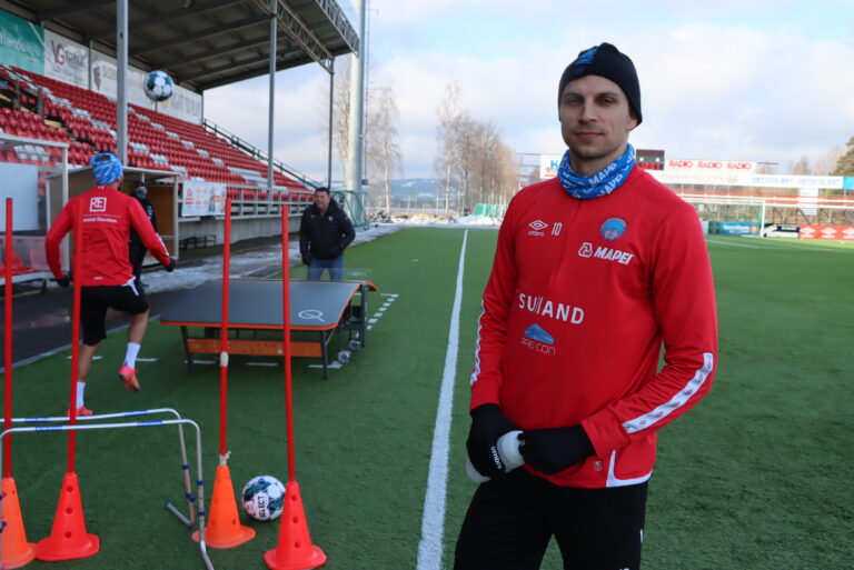 Lars Christian Krogh Gerson etter fullført økt ute på Gjemselund-matta tirsdag.