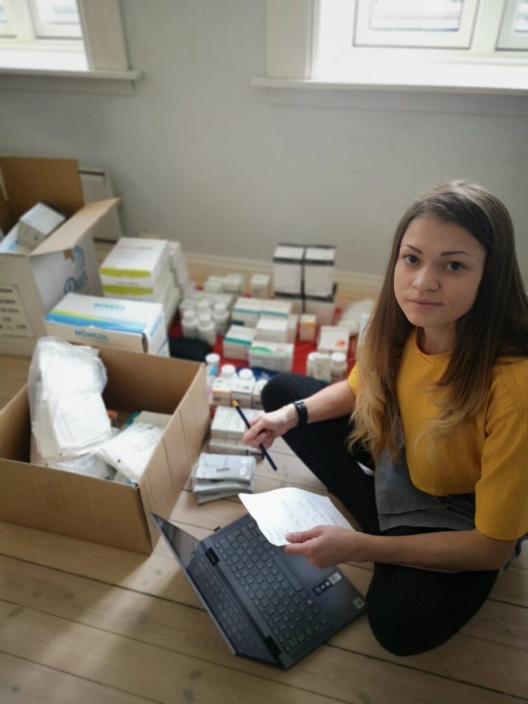 Anastasia Brativnyk sørger for at ukrainere får medisiner som de har mistet tilgang på.
