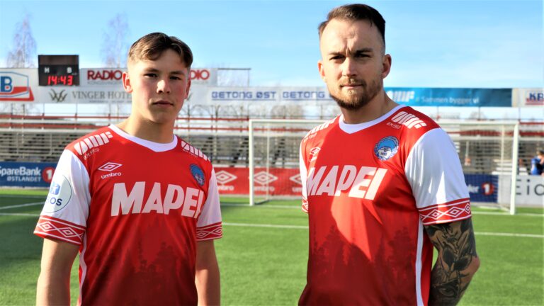 Jesper Grundt og Victor Grodås med sesongens KIL-drakter.
