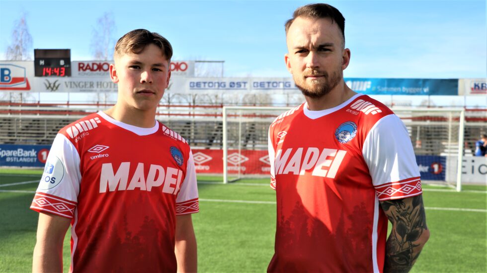 Jesper Grundt og Victor Grodås med sesongens KIL-drakter.