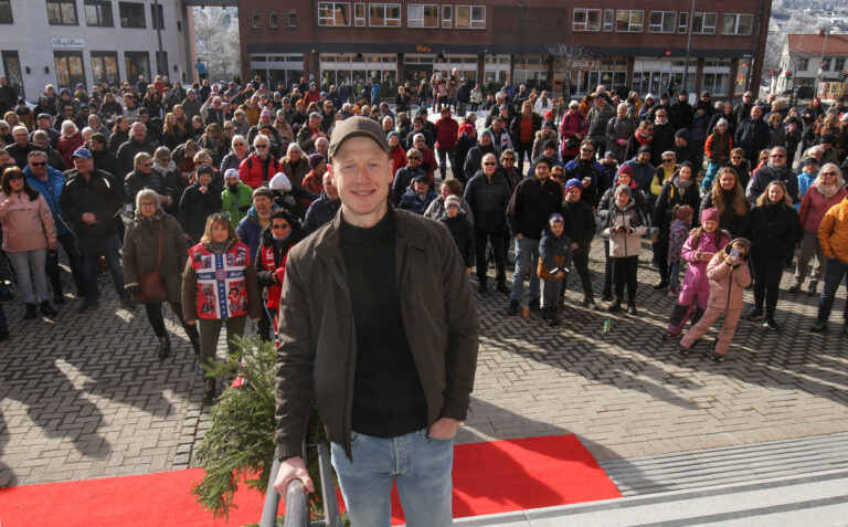 Kongsvingers befolkning møtte opp for å hylle Johannes Thingnes Bø og hans fantastiske innsats i Beijing-OL.