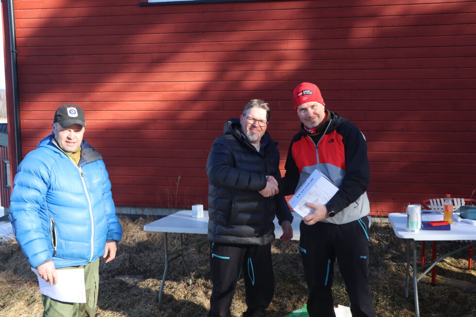 Kent Rudi Bråten (f.v.) og Mads Emil Sand fanget dagens største abborer.