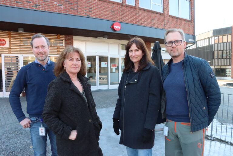 Avdelingsleder for flyktningtjenesten i NAV Kongsvinger Thomas Monsen (t.v.), leder av Frivillighetssentralen Aud Olstad, kultursjef Stine Raaden og avdelingsdirektør i NAV Kongsvinger Jørn-André Stenseth.