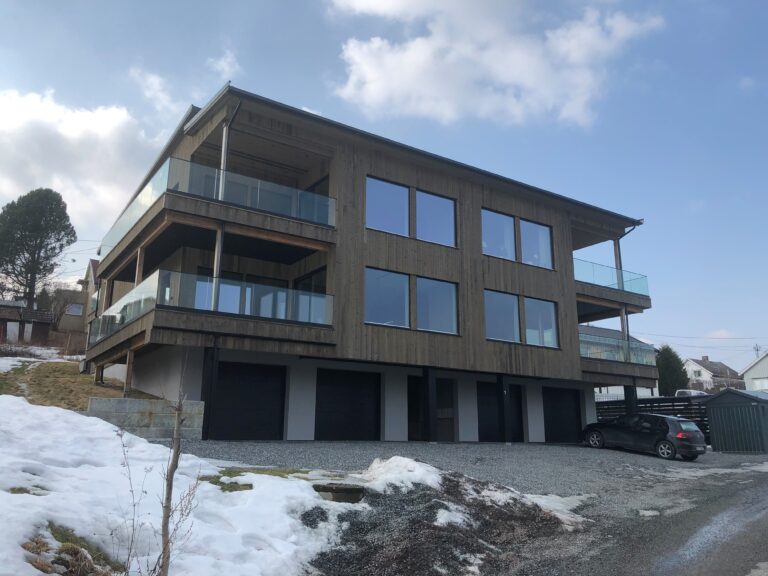 Nybygg i Kongsvinger består både av små leiligheter og mer romslige leiligheter. I Amundvegen er alt klart, og det er blitt satset på store leiligheter med store garasjer.