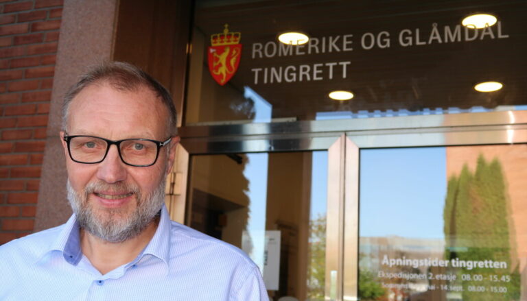 Sorenskriver Odd Magne Gjerde mener at Kongsvinger har tjent på domstol-sammenslåingen. Han håper at en eventuell reversering ikke blir del av en hestehandel i et politisk spill om regjeringsmakt.