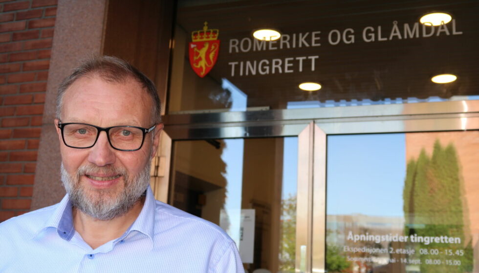Sorenskriver Odd Magne Gjerde mener at Kongsvinger har tjent på domstol-sammenslåingen. Han håper at en eventuell reversering ikke blir del av en hestehandel i et politisk spill om regjeringsmakt.