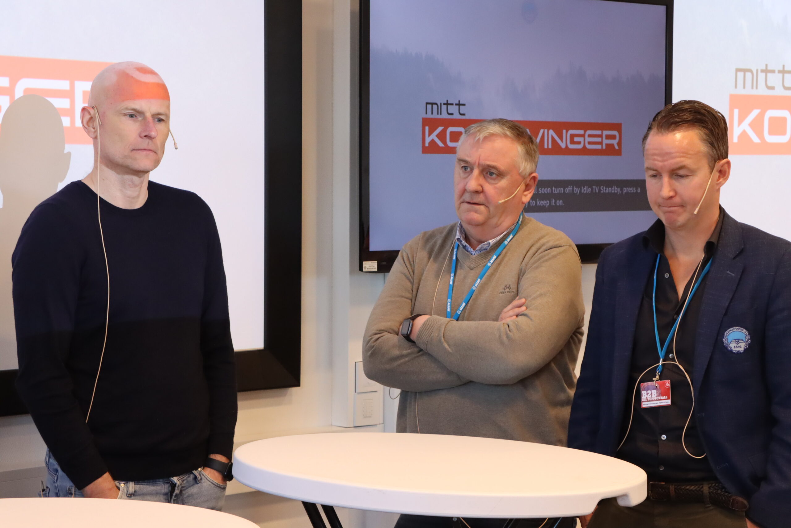 Landslagstrener Ståle Solbakken (f.v.), kommentator Bjørn Taalesen og KIL-sjef Espen Nystuen.