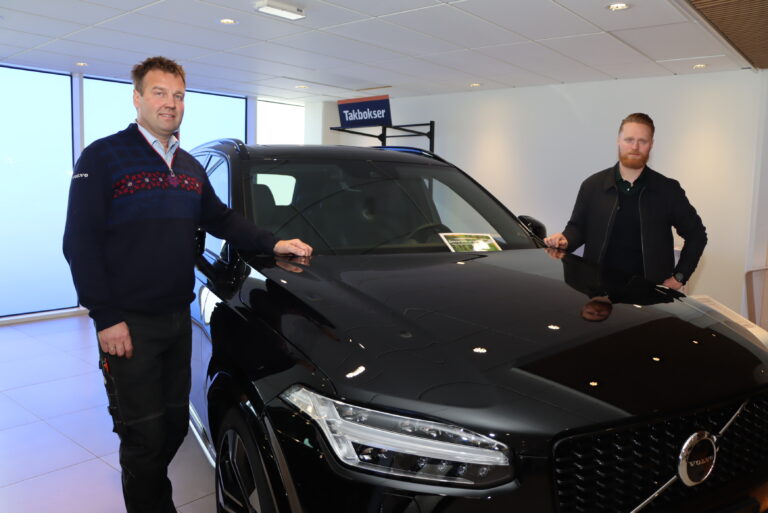 Stian Grønnerud (t.v.), servicemarkedssjef, og plassjef Kim André Fremming ser frem til nye løsninger med Volvo.