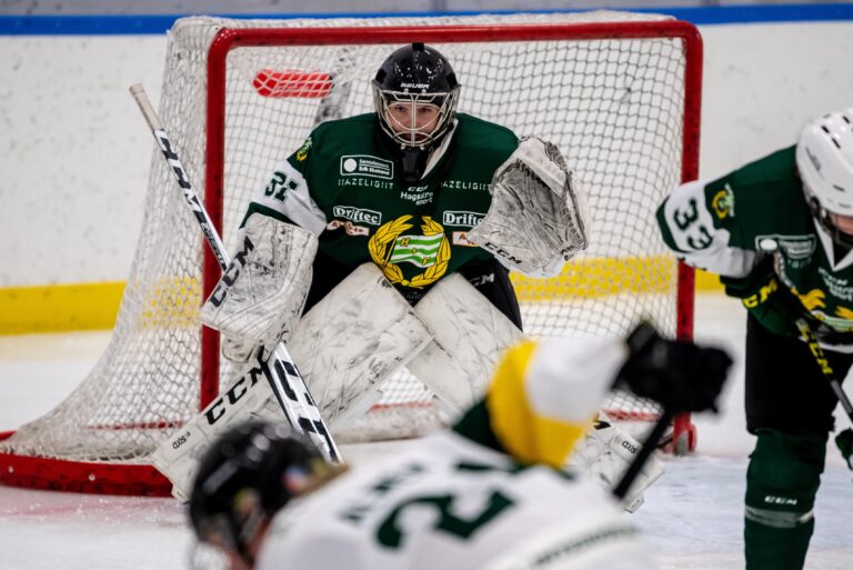 Linnea Holterud Olsson har vært hockeykeeper i mange år, og nå skal hun med landslaget til VM nok en gang.