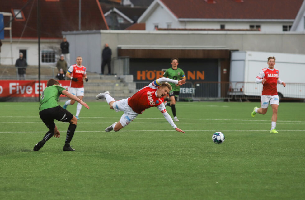 Martin Tangen Vinjor og KIL fikk en smell og tapte mot Mjøndalen i serieåpningen.