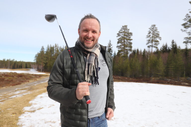 Golfbanen på Liermoen er for niende gang nominert til en av Norges fineste golfbaner. Daglig leder Daniel Larsson forteller at de hele tiden er opptatt av å utvikle anlegget videre.