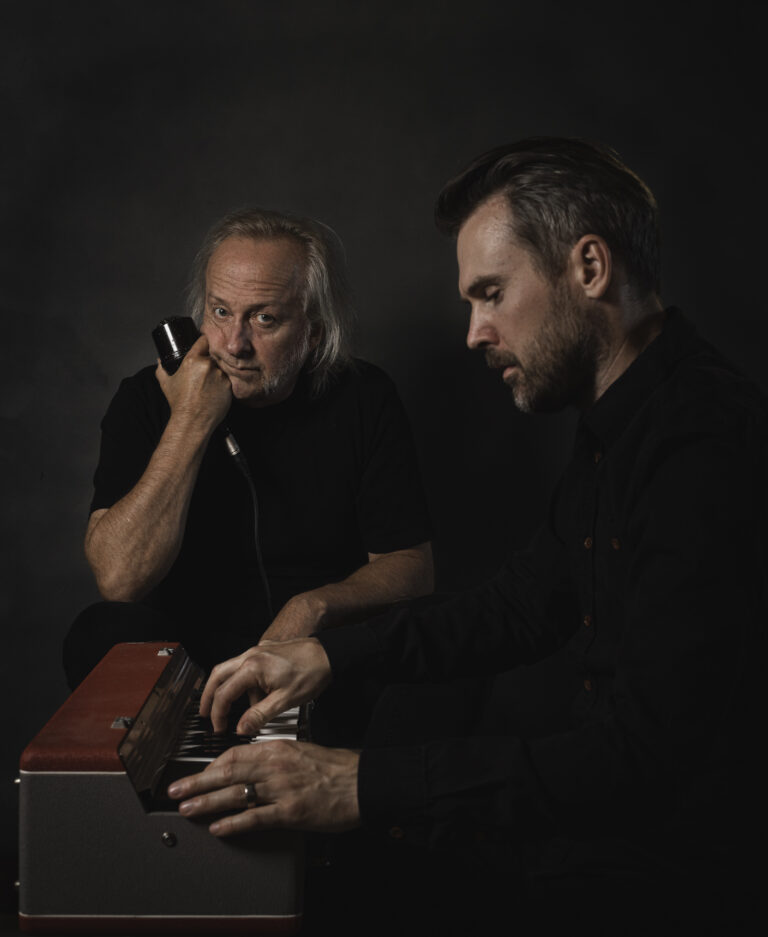 Levi Henriksen og Henrik Maarud med ord og toner på ny plate.