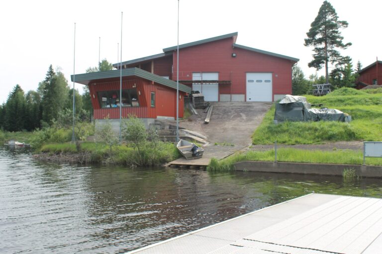 Ro- og padleklubbens anlegg ved Vingersjøen ble gjort ferdig med penger fra kommunen, fylkeskommunen og staten. Bildet er fra 2012, hentet fra klubbens Facebook-sider.