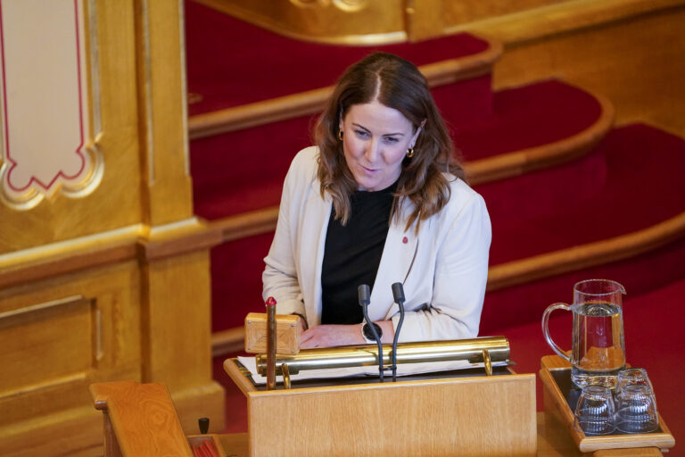 Kunnskapsminister Tonje Brenna (Ap) under den muntlige spørretimen i Stortinget onsdag.