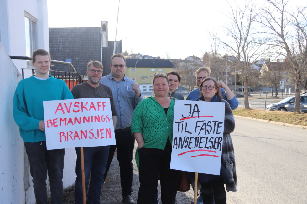 1. mai-komiteen har paroler og program for årets markering klart. Fra venstre Kristoffer Hagemo (SV), Arve Lindmark (LO), Alf Tore Pedersen (LO), Hege Holmen (Fagforbundet Kongsvinger avdeling 230), Stian Sønsterud (Ap), Halvar Sannes Lightfoot (LO) og Torunn Arnesen (Rødt)