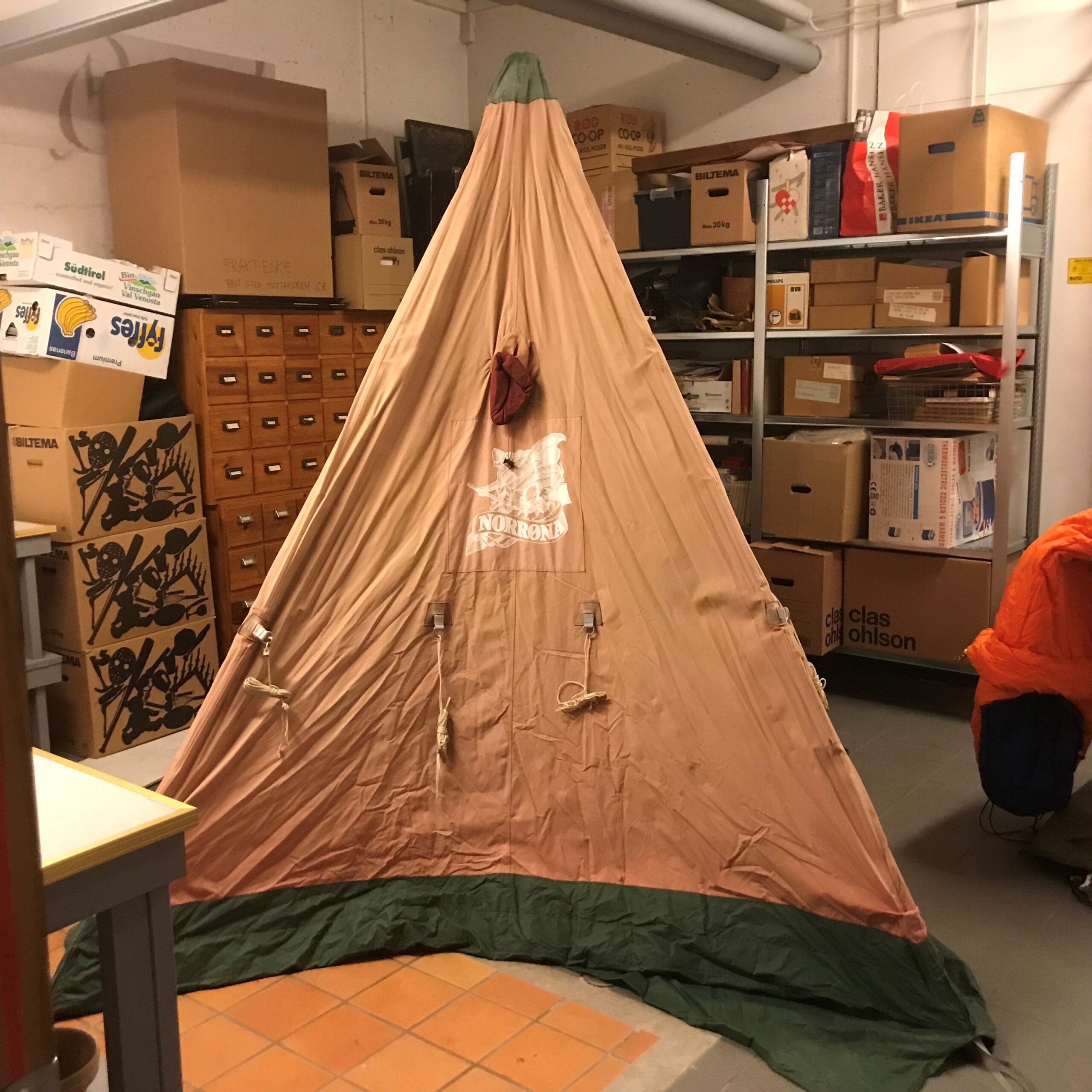 Monica Kristensens ekspedisjonstelt står foreløpig til lufting i magasinene til Kongsvinger Museum.
