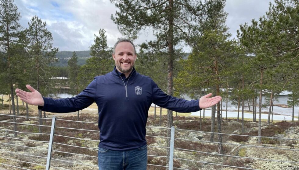 Daniel Larsson ser frem til å ønske golfspillere velkommen tilbake til Liermoen.
