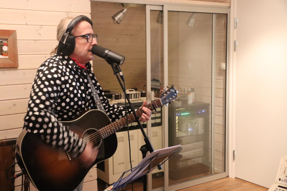 Levi Henriksen under innspillingen av den fjerde plata med Babylon Badlands.