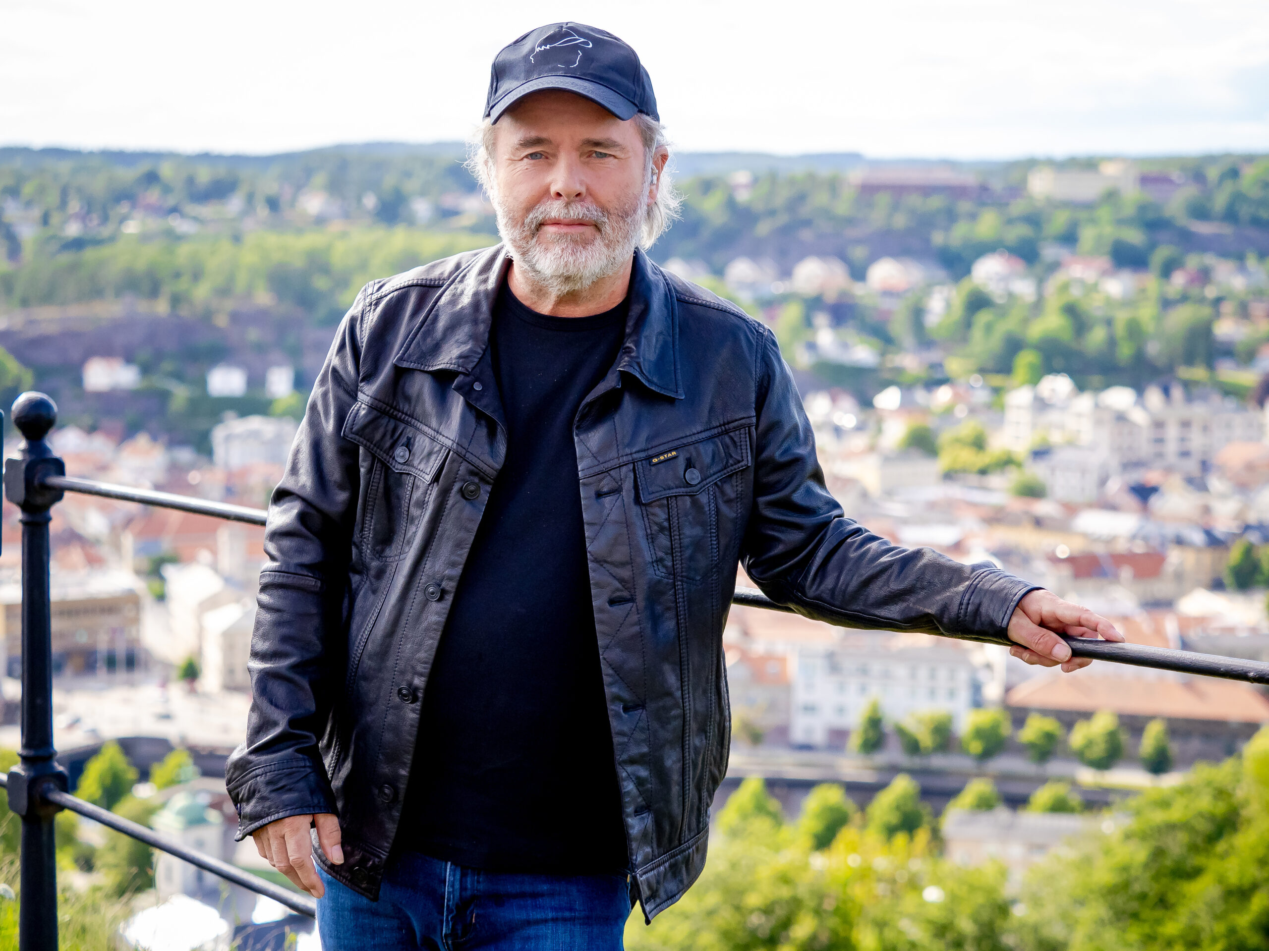 Henning Kvitnes har skrevet teksten til "Baklengselva Blues".