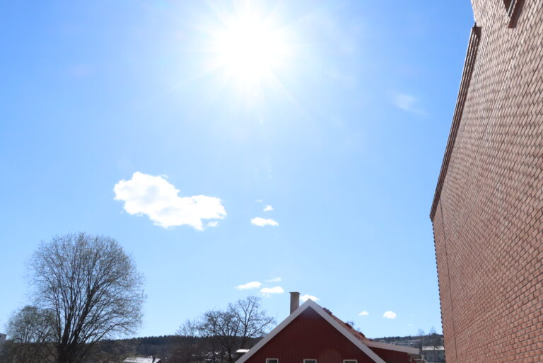 Lite regnskyer å finne i disse tider.
