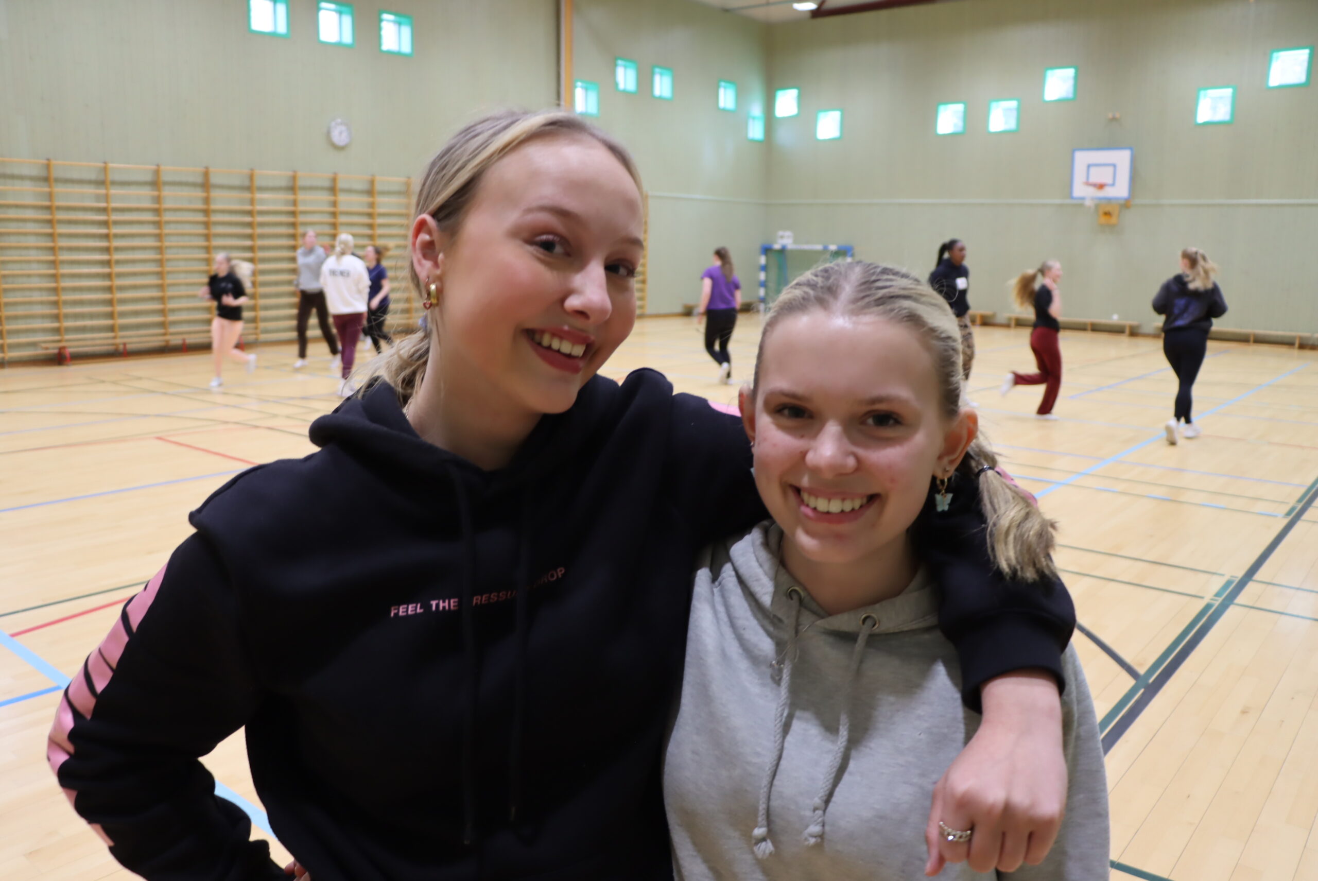 Tuva Nordfjeld (t.v.) og Leontine Eriksen snakker varmt om sporten og prøver å få med flere.