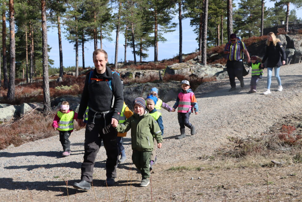 Eskoleia barnehage, her ledet av Robert Vestli, var en av flere barnehager som hadde det moro på Liermoen torsdag.