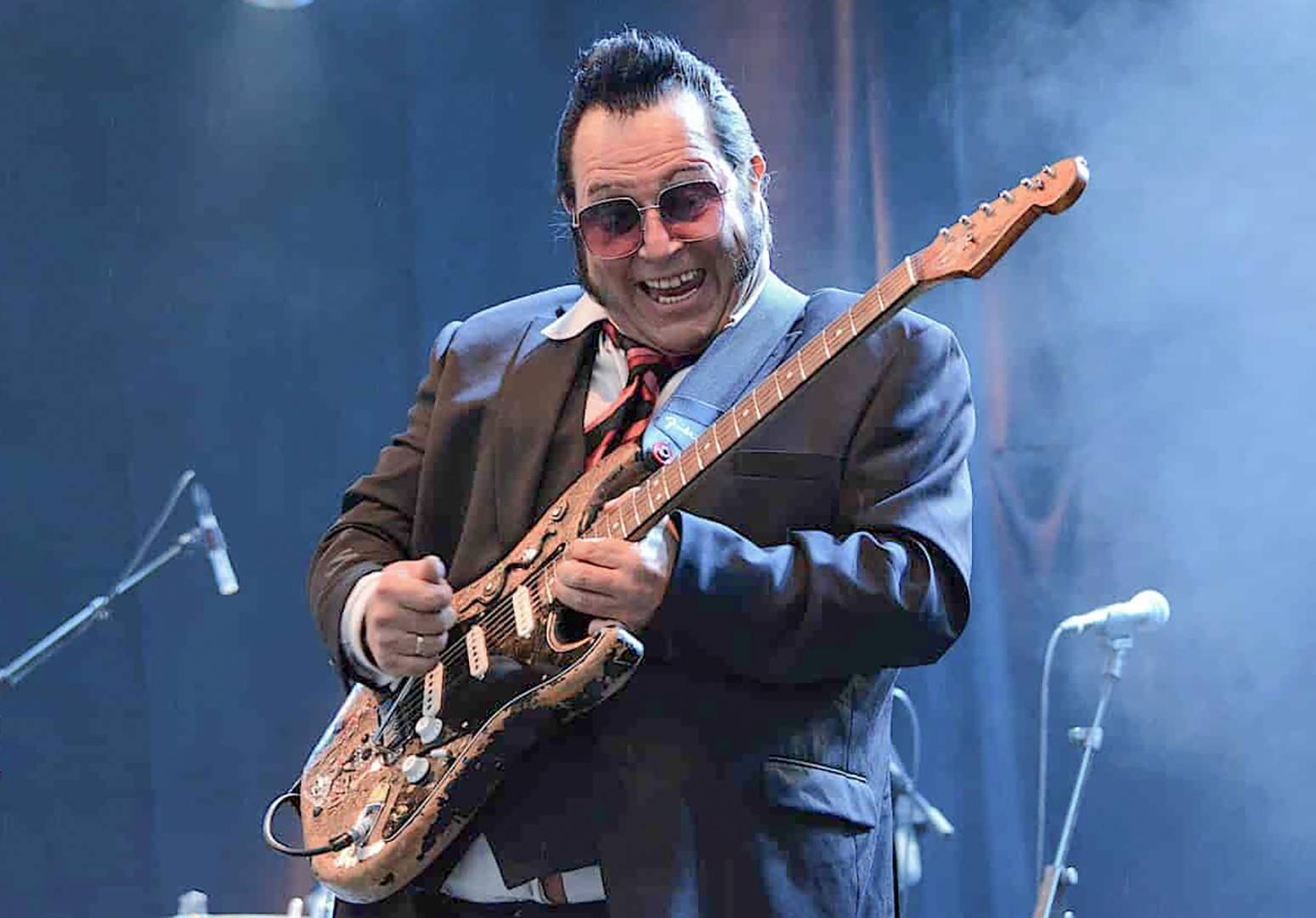 De fleste burde kjenne til Vidar Busk og hans virtuose gitarspill.