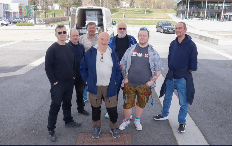 Vinger Blues & Rock Club er ti år og feirer med en musikkhelg. Fra venstre: David Dalsberget, varastyremedlem, John Hedum og Henrik Øvergård, dugnadsgjeng. Påtroppende formann, Johnny Fjeld, avtroppende formann, Vidar Stubmo, Tim Storeide, nestleder og Karl Martin Amundsen, sekretær.