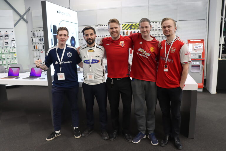 Håkon Nyløkken (t.v.), Engin Yazgan, Glenn Brigsted, Markus Johannessen og Per Øyvind Wølneberg Kojedahl stiller i fotballdrakter fredag.