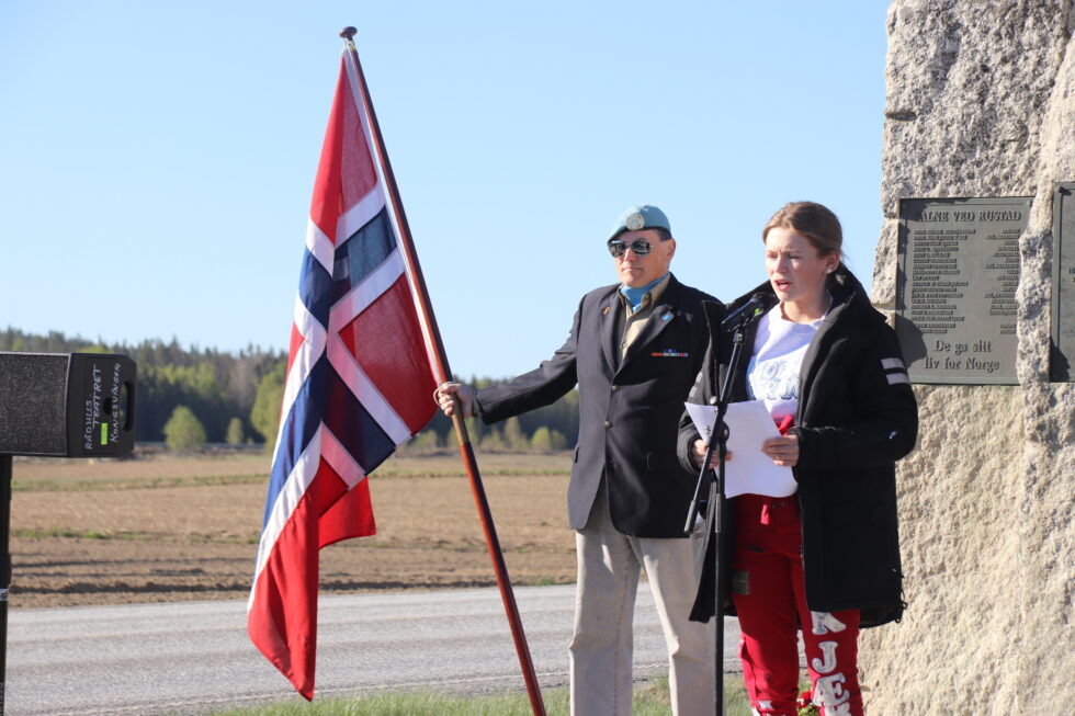 Russepresident Marthe Skjæret talte ved Rustad-bautaen 17. mai.