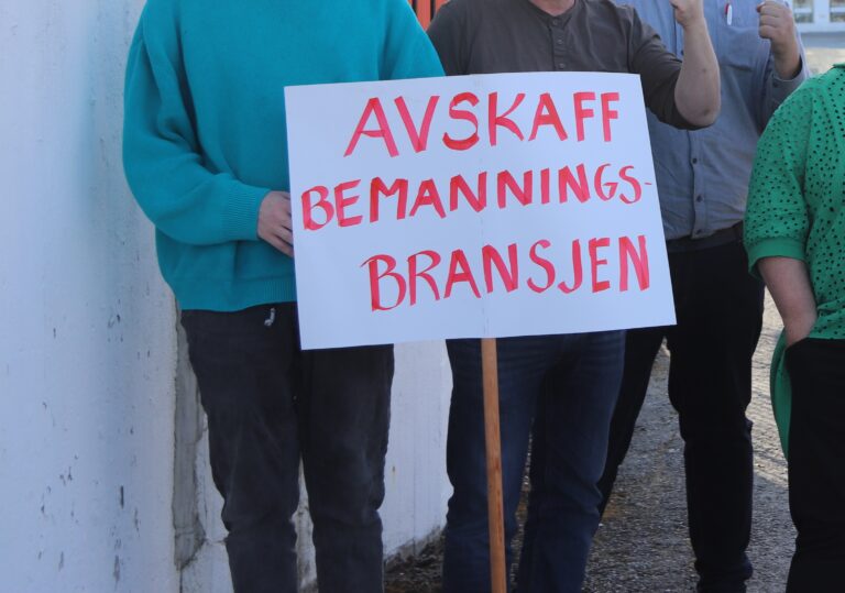 Fra årets forberedelser til 1. mai-toget. Innsenderen har kritiske innvendinger mot fagbevegelsens fremstilling av bransjen.