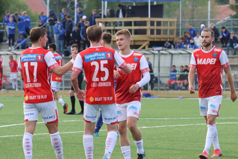 Den satt langt inne, men 2-1 er godt nok til å avansere i cupen. Mathias Bringaker satte inn begge målene.