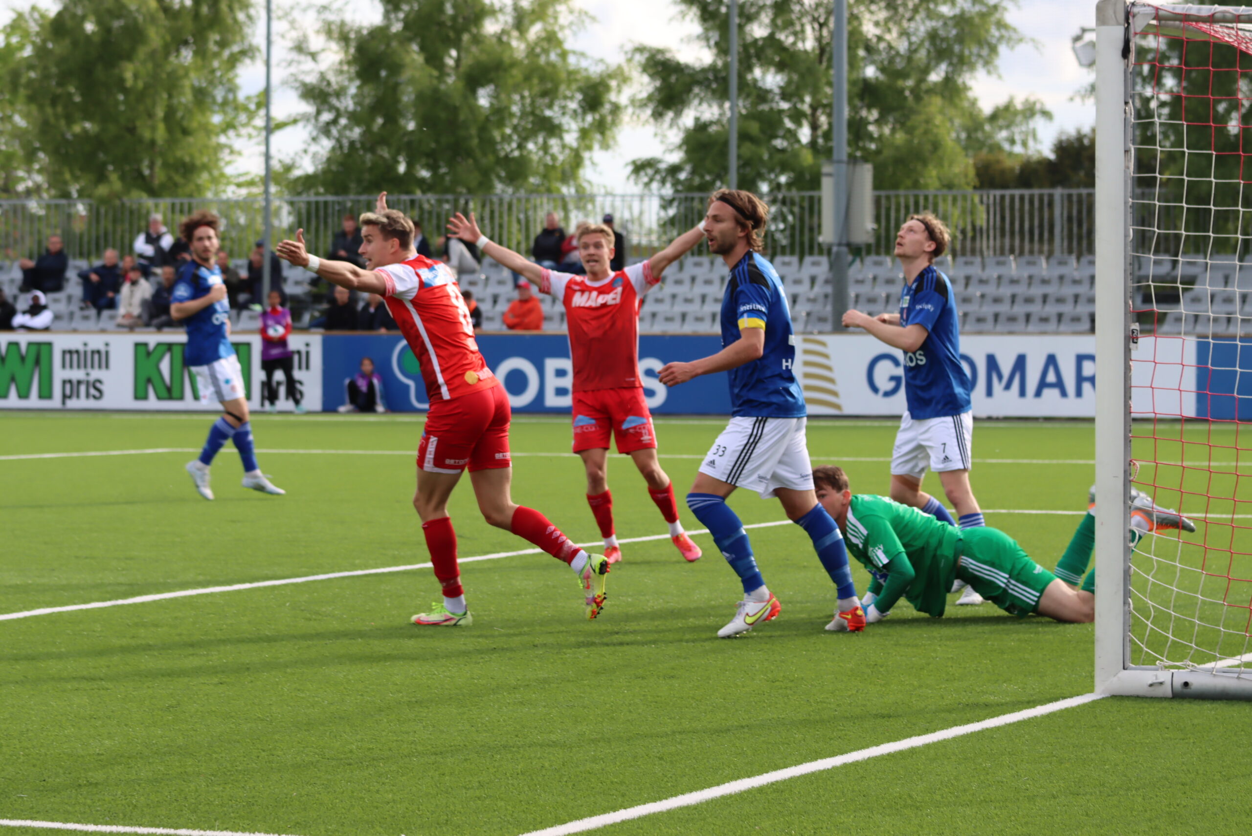Alle KIL-gutta ville ha scoring da ballen endret retning fra Mathias Bringaker, men keeper avverget akkurat i tide.