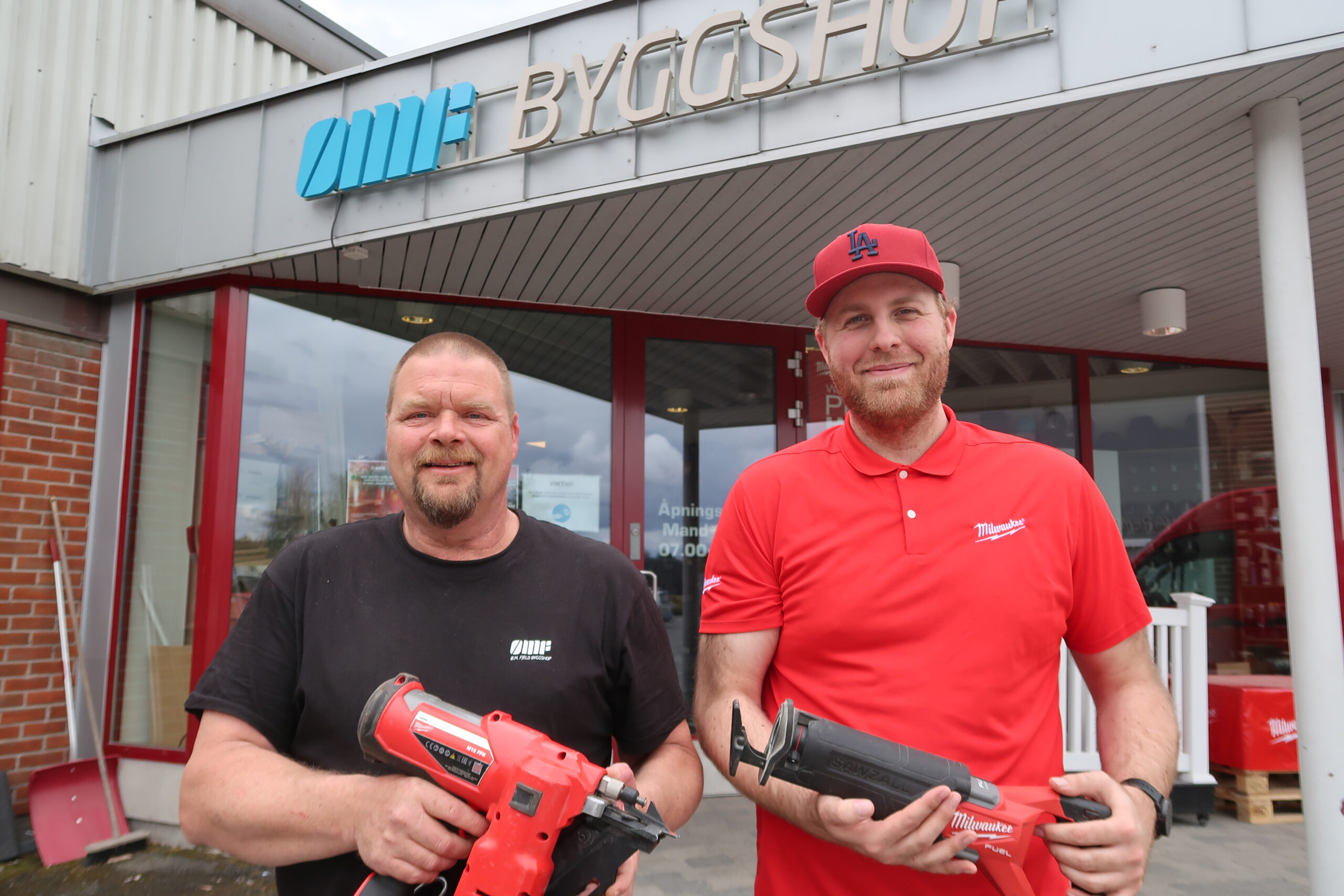 Ole Christian Vollan (selger i Milwaukee) og Svein Gunnar Sæther (faglært innen betong) anbefaler verktøy av høy kvalitet.