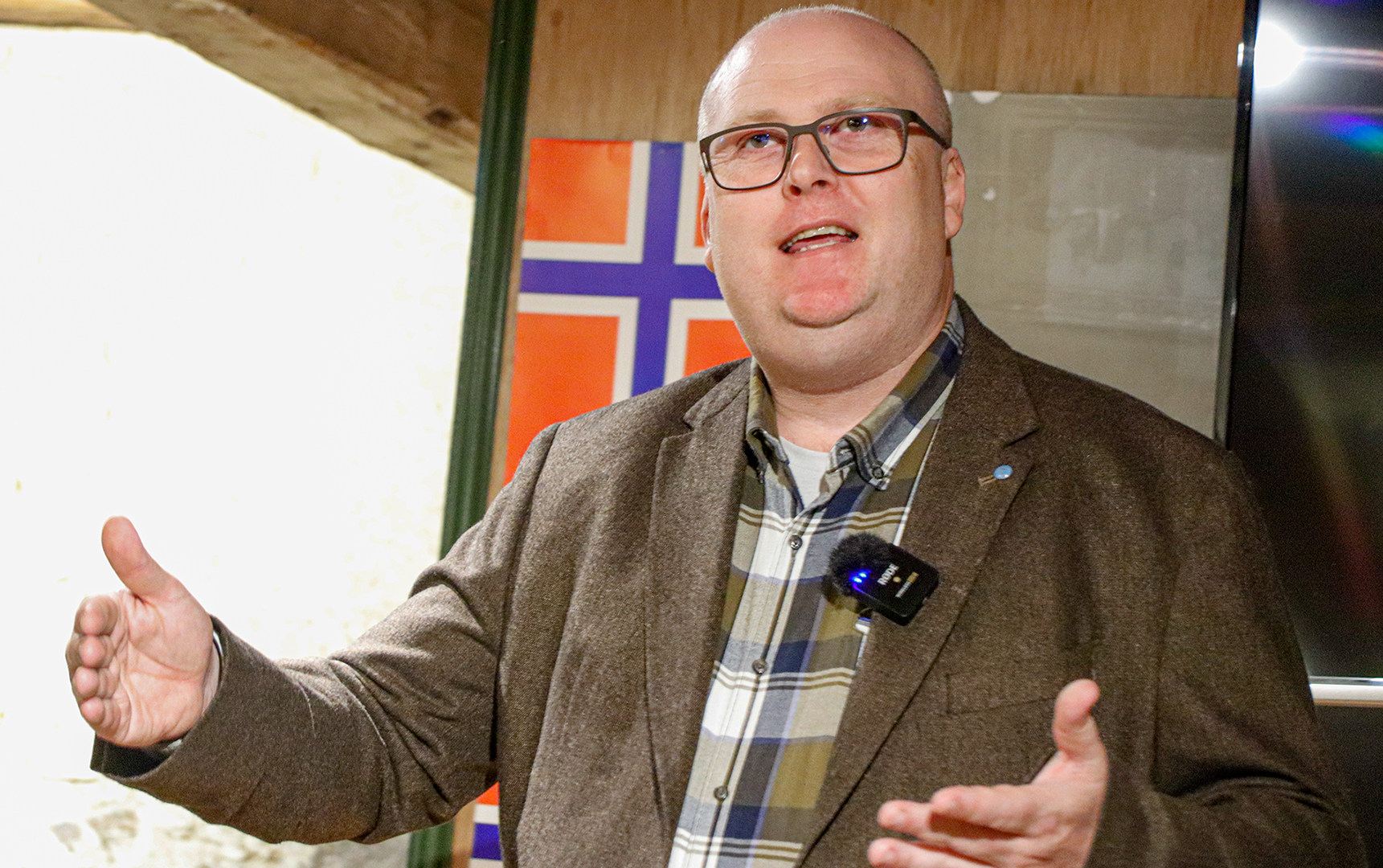 Dokumentarfilmskaper Kim Eidem har laget alle filmene, animasjonen og lyden.