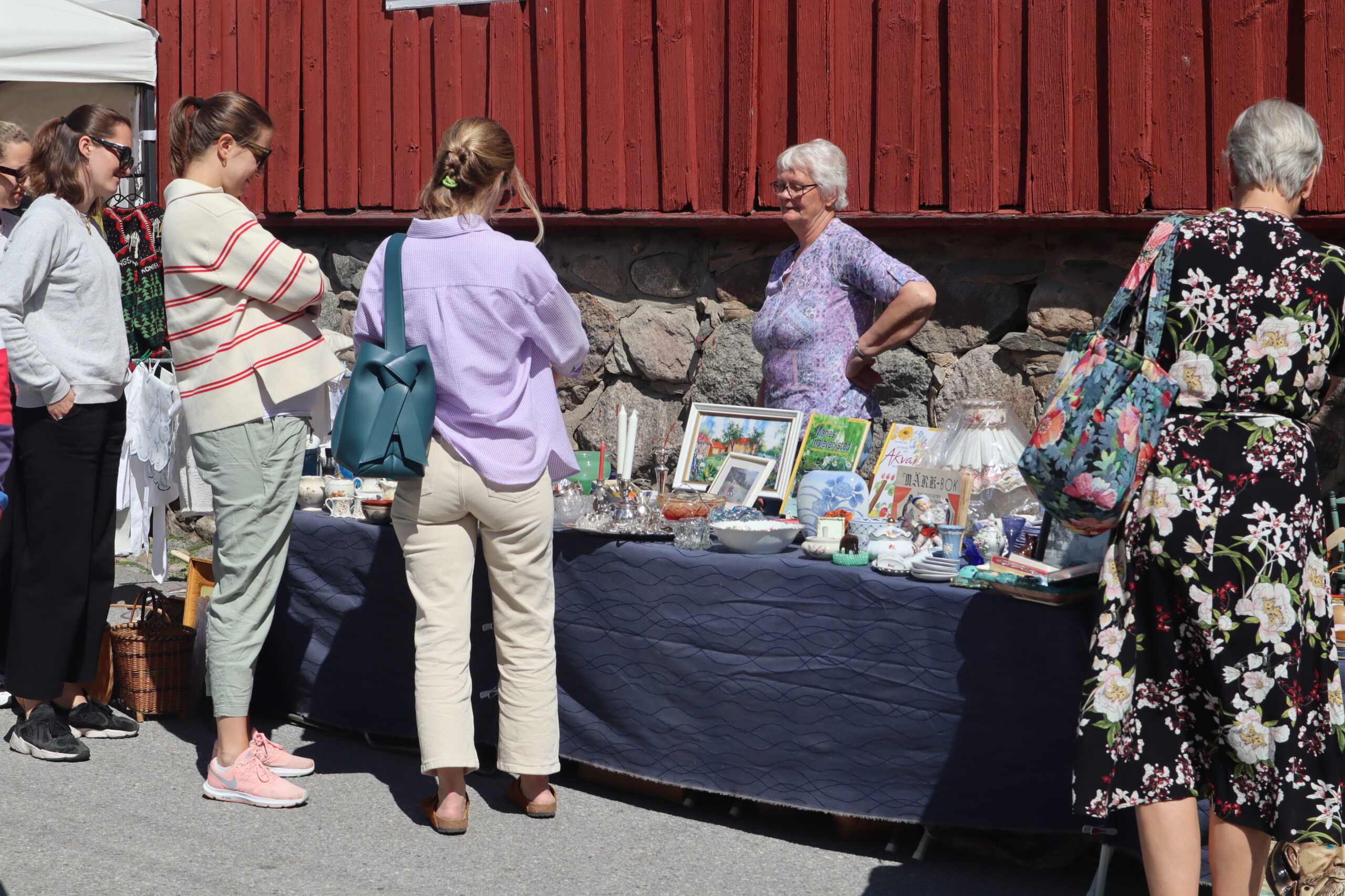 Antikviteter og snurrepiperier kunne man også få kjøpe i Øvrebyen