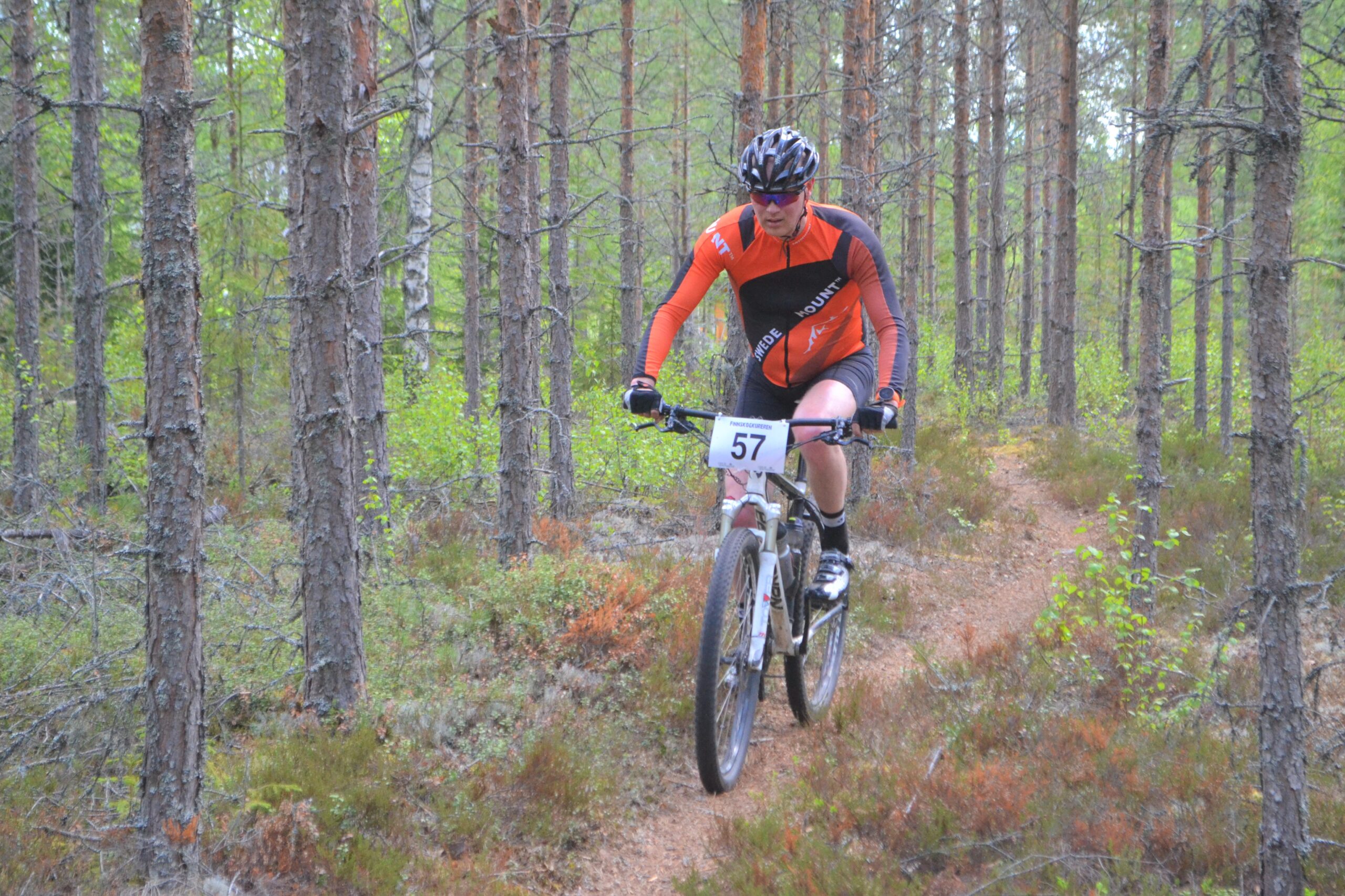 Steinar Østli Ausland fra Hokkåsen var en av flere lokale ryttere som kjempet seg fram i løypene på Lundersæter.