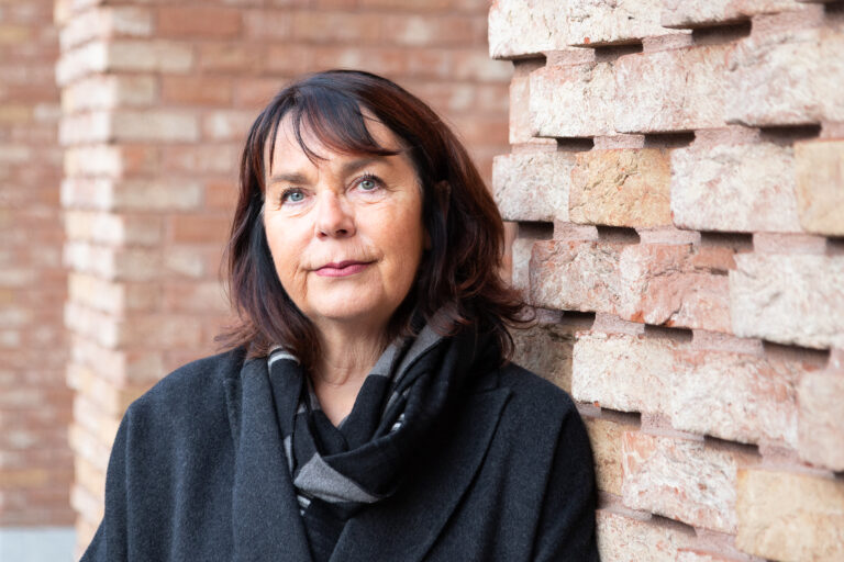 Eldreombud Bente Lund Jacobsens trengs fortsatt som vaktbikkje og trekkhund, er Kongsvingers politikere enige om. Også de politikerne som representerer partier som i regjering foreslår ombudet nedlagt.