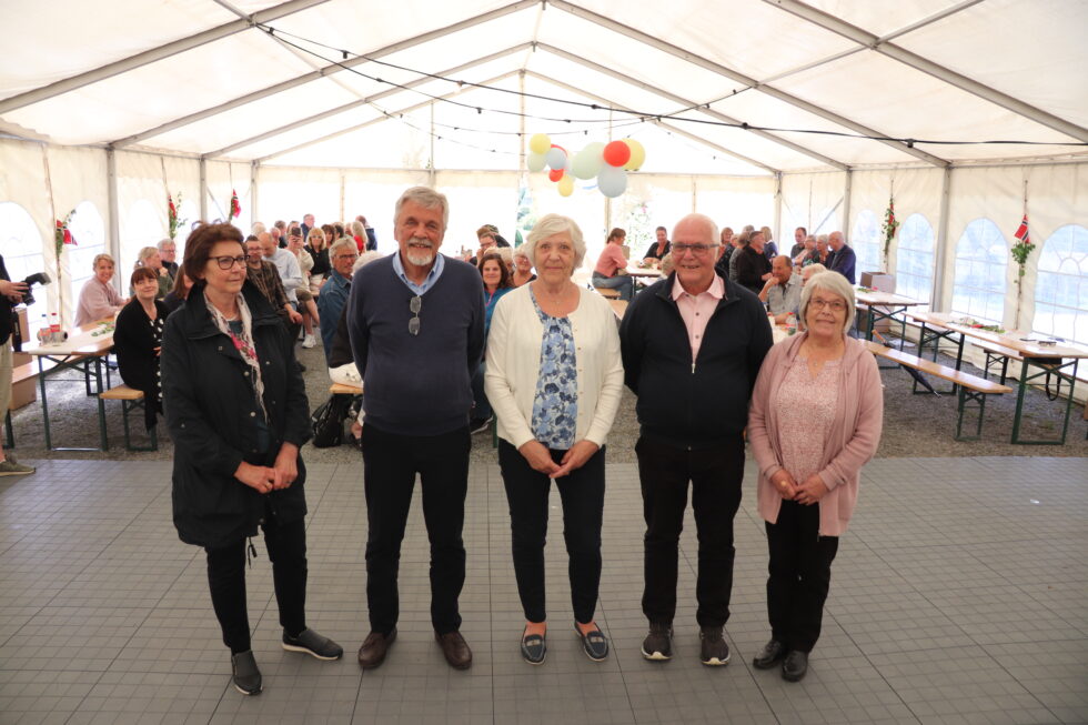 Nancy Aurtjernsbråten (f.v.), Henning og Berit Hjertnes og Åge og Marit Olaussen ble spesielt satt pris på da Lia borettslag feiret 50 år lørdag.