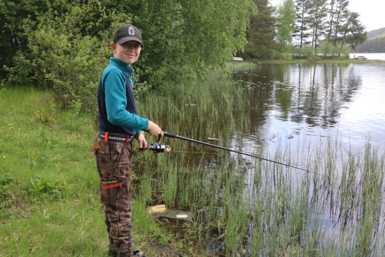 Per Erik Andersen og Lotta Andersen var fornøyd med dagen på Bæreia. Lotta fikk en abbor som hun skulle ta med hjem og steke. Anders Furuseth Hansen i Kongsvinger Jeger og Fiskeforening hadde ikke tall på hvor mange fiskestenger og andre effekter som var delt ut i løpet av dagen, men mange hadde det blitt