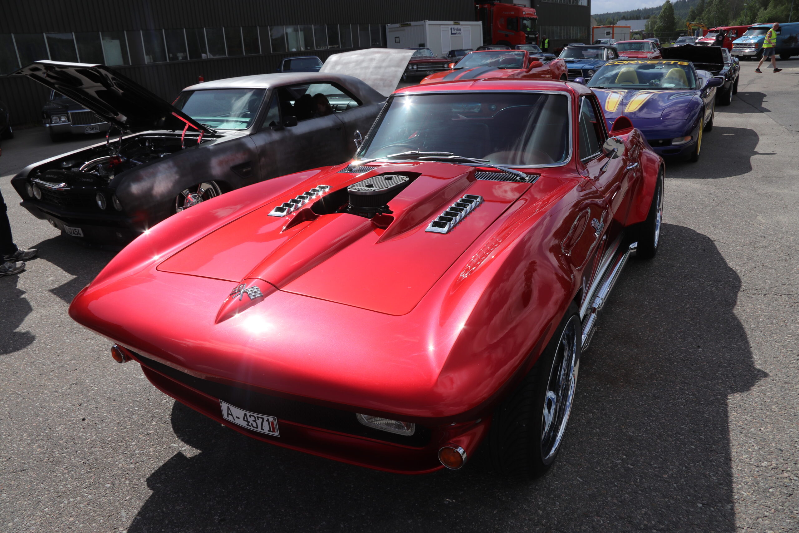 Noen biler ser ut som de går fort når de står stille. Dette er en Chevrolet Corvette.