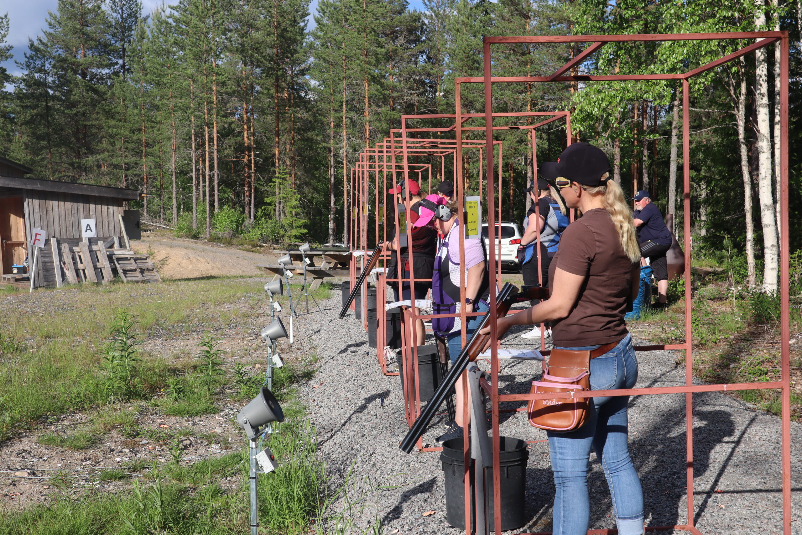 Damene trener ofte på det fine skyteanlegget til Skogen Jaktskytterklubb midt mellom Lundersæter og Øyermoen.