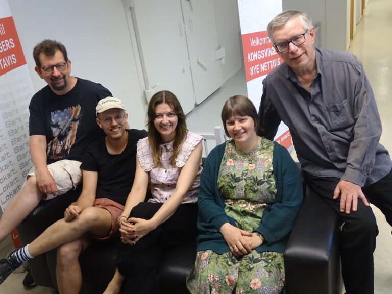 Lars Ovlien og Øivind Roos har denne gangen besøk av Martin Høgberget, Kathrine Kolgrov og Marianne Skog Eltvik.