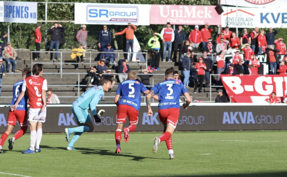KILs keeper August Strömberg kunne juble etter å ha sikret KIL poeng langt på overtid.