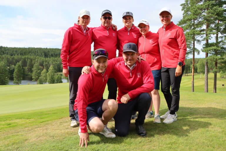 Carl Martin Repshus (t.v.), Eskil Gulli Hanssen, Ulrikke Bråthen, Magnea Gudmundsdottir og Agnetha Vang bak fra Kongsvingers Golfklubb. Tobias Ward (t.v.) og Marcus Lundén foran. Oliver Jakobsen var ikke tilstede.
