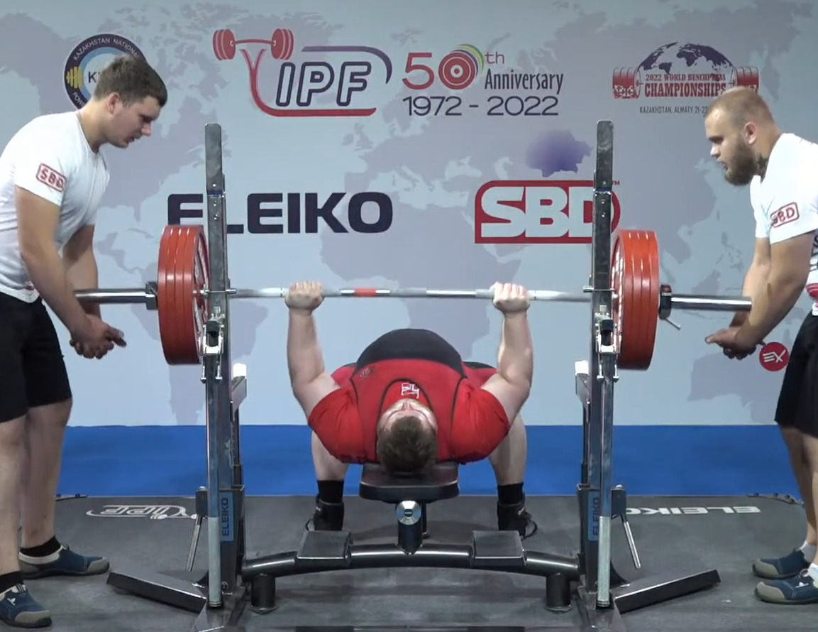 Kristian Eek Haugens vinnerløft på 225 kg under junior-VM i Kazakhstan.