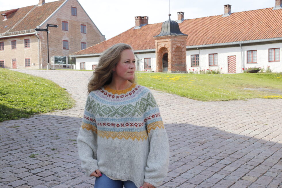 Marit Jørgensen har strikking og Instagram som hobby, og innholdet hun legger ut når ut til mange.